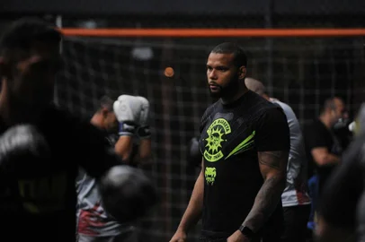  CAXIAS DO SUL, RS, BRASIL, 26/04/2019 - O lutador carioca Thiago Marreta participou de um seminário sobre técnicas de Muay Thai em Caxias do Sul. Ele é o postulante ao cinturão dos meio-pesados do UFC, encara Jon Jones no dia 6 de julho. (Marcelo Casagrande/Agência RBS)