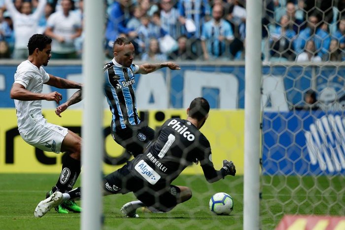 Campeões por Grêmio e Santos reencontram suas ex-equipes