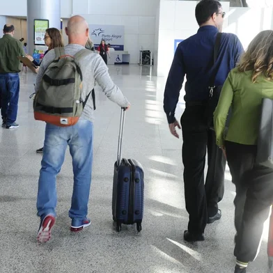  PORTO ALEGRE, RS, BRASIL,29/04/2019- Filas no aeroporto  Salgado Filho.(FOTOGRAFO: RONALDO BERNARDI / AGENCIA RBS)