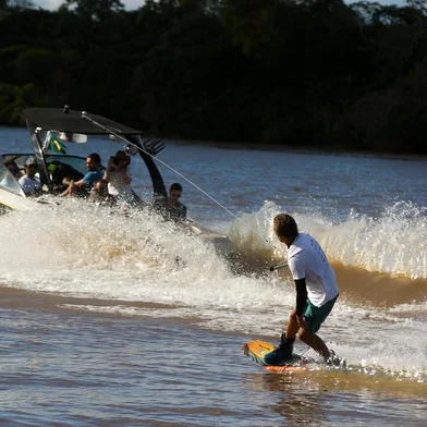  PORTO ALEGRE, RS, BRASIL, 28/04/2019- Depois de 10 anos, a capital dos gaúchos tem Campeonato Gaúcho de Wakeboard na Ilha dos Marinheiros. (FOTO ANDRÉA GRAIZ / AGENCIA RBS)Indexador: Andrea Graiz