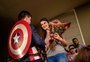 "Capitão América" de Montenegro pede noiva em casamento durante sessão de "Vingadores"