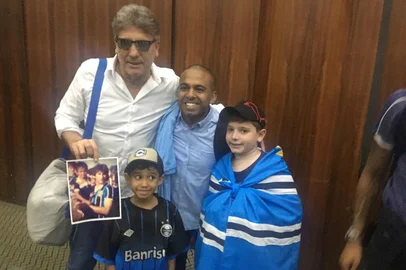 Técnico do Grêmio Renato Portaluppi é recepcionado por torcedores em Florianópolis