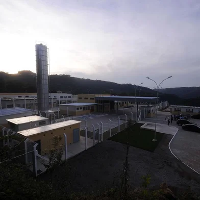  BENTO GONÇALVES, RSM BRASIL, 30/04/2019 - O secretário Luis de Araújo Faccioli, da nova Secretaria Estadual de Administração Penitenciária, visitou o novo presídio de Bento Gonçalves, que deve ser inaugurado ainda neste ano. O ex-procurador de Justiça foi acompanhado do superintende da Susepe, Mario Santa Maria Júnior, e do prefeito de Bento Gonçalves, Guilherme Pasin. (Marcelo Casagrande/Agência RBS)
