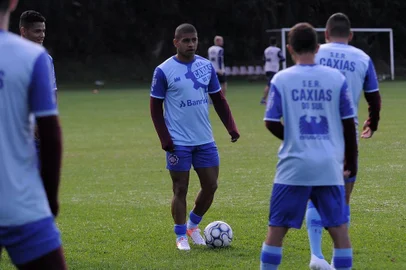  CAXIAS DO SUL, RS, BRASIL, 01/05/2019 - Equipe SER Caxias treina no CT do estádio Centenário. NA FOTO: atacante Taiberson. (Marcelo Casagrande/Agência RBS)