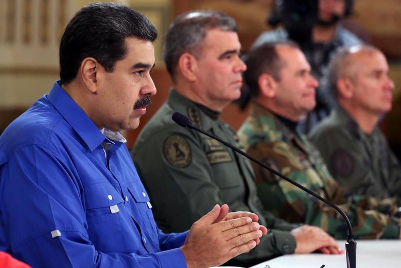 Handout photo released by the Venezuelan Presidency of Venezuelas President Nicolas Maduro (L) next to Venezuelan Defence Minister Vladimir Padrino (C) and the chief of the Estrategic Operations Command of the Bolivarian National Armed Forces (CEOFANB) Remigio Ceballos delivering a message at the Miraflores presidential palace in Caracas, on April 30, 2019. - Maduro denied Tuesday claims by US Secretary of State Mike Pompeo that he had intended to flee to Cuba in the midst of a military uprising against him. (Photo by HO / Venezuelan Presidency / AFP) / RESTRICTED TO EDITORIAL USE - MANDATORY CREDIT AFP PHOTO / VENEZUELAN PRESIDENCY - NO MARKETING NO ADVERTISING CAMPAIGNS - DISTRIBUTED AS A SERVICE TO CLIENTS