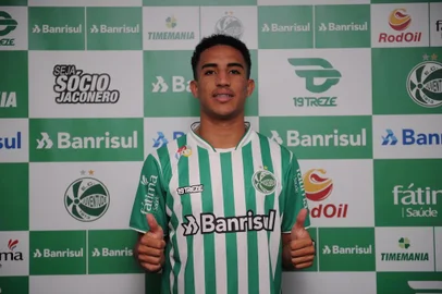  CAXIAS DO SUL, RS, BRASIL (03/05/2019)Apresentação do novo jogador do Juventude, volante Christian no Alfredo Jaconi em Caxias do Sul. (Antonio Valiente/Agência RBS)