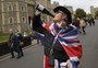 Britânicos comemoram o nascimento do bebê de Meghan Markle e príncipe Harry