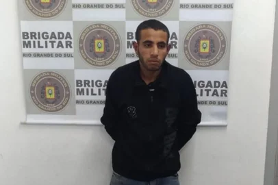 Luciano dos Santos, 28 anos, foi preso em flagrante após tentar arrombar veículos no Centro de Caxias do Sul. Ele possui extensa ficha por este tipo de crime.