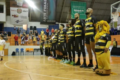 O Campo Mourão, do Paraná, é um dos times da Região Sul que jogou no NBB nas últimas temporadas. A equipe paranaense está nas semifinais da Liga Ouro.