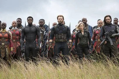 Filme Os Vingadores - Guerra Ininita. Estreia em 26/04/2018. Thanos enfim chega à Terra, disposto a reunir as Joias do Infinito. Para enfrentá-lo, os Vingadores precisam unir forças com os Guardiões da Galáxia, ao mesmo tempo em que lidam com desavenças entre seus integrantes. De Joe Russo. Com  Robert Downey Jr. Ação, 156min, 12 anos.