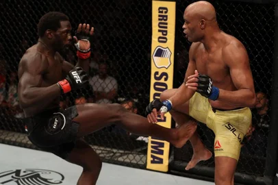  Anderson Silva perde confronto para  Jared Gorilla Cannonier no UFC 237.Indexador: Buda Mendes/Zuffa LLCFonte: Zuffa LLCFotógrafo: Contributor