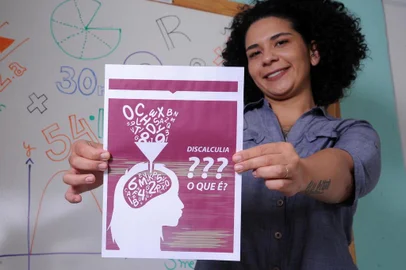  CAXIAS DO SUL, RS, BRASIL (09/05/2019)Manuela de Moraes sofre de um transtorno de aprendizado que a impede de entender cálculos matemáticos. A partir desse problema, elaborou um manual para ser apresentado em sala de aula para os professores saibam como lidar com ela. (Antonio Valiente/Agência RBS)