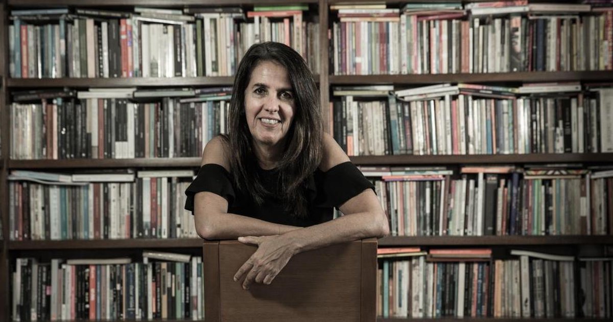 Martha Medeiros comemora 25 anos de carreira com antologia de cem crônicas GZH Martha Medeiros comemora 25 anos de carreira com antologia de cem crônicas GZH