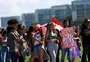 Atos contra cortes mobilizam estudantes e educadores em todo o país; veja protestos