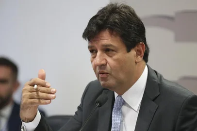  O ministro da Saúde, Luiz Henrique Mandetta, apresenta na Comissão de Assuntos Sociais do Senado, informações sobre as políticas e diretrizes de sua pasta, bem como a proposta de extinção do Programa Mais Médicos. José Cruz/Agência Brasil