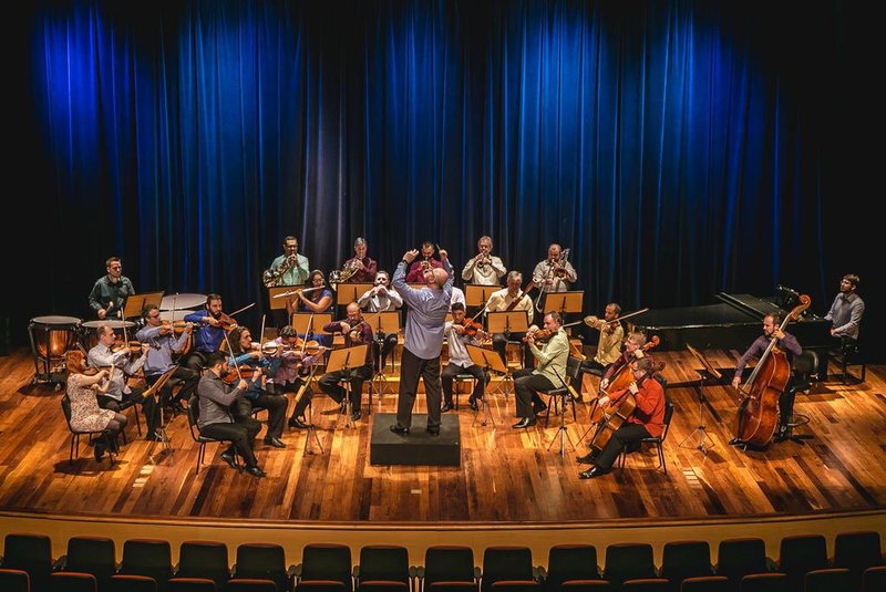 Oquestra da UCS apresenta o concerto Tropicália, no UCS Teatro, alusivo aos 50 anos da RBSTV Caxias.