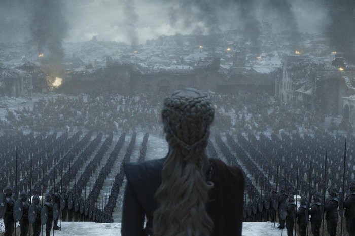O elenco de Game of Thrones no primeiro e último episódios da