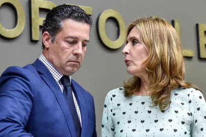 MovimentaÃ§Ãµes de plenÃ¡rio. Na foto, o presidente Valter Nagelstein e a vereadora MÃ´nica Leal.