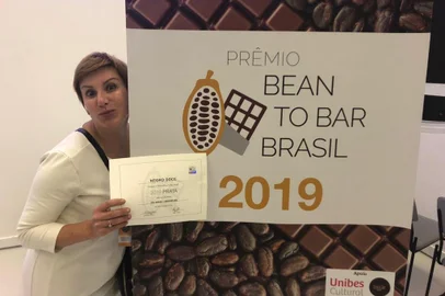 Ana Rúbia Ruzzarin, da Negro Doce,chocolataria de Caxias do Sul, ganhou prata no Prêmio Bean to Bar Brasil 2019. Premiação foi na noite desta sexta-feira (17), em São Paulo. 