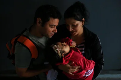  PORTO ALEGRE - RS - BR - 21.05.2019 Tieli Martins Silbershlach e Marcos Renato dos Santos Cézar com a filha Bianca Vitória Silbershlach Cézar, declarada morta ao nascer, em Santa Maria, em 2017, e depois encontrada viva num depósito do hospital. FOTÓGRAFO: TADEU VILANI AGÊNCIABRS