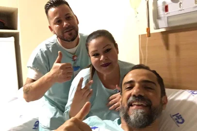 Josmar Leite no Hospital Ernesto Dornelles com a equipe de enfermagem.