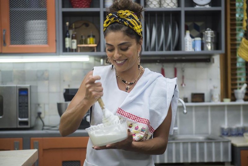 Juliana Paes no worksop de confeitaria para sua personagem Maria da Paz em A Dona do Pedaço, nova novela das nove da Globo.