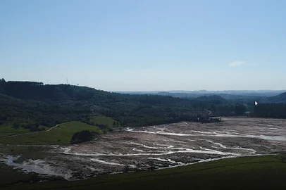 barragem desativade de rejeitos, que rompeu em 1984, em caçapava do sul