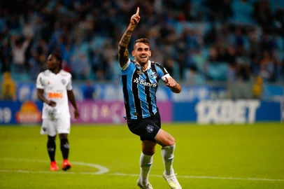 Grêmio enfrenta o Atlético-MG na Arena pela sexta rodada do Brasileirão. Na foto, Felipe Vizeu comemora gol