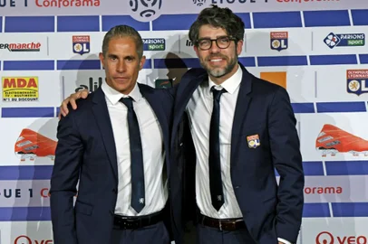 Sylvinho e Juninho Pernambucano vão trabalhar juntos no Lyon