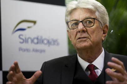 PORTO ALEGRE, RS, BRASIL, 28-05-2019: O presidente do Sindilojas Porto Alegre, Paulo Kruse, concede entrevista durante a Feira Brasileira do Varejo, no Centro de Exposições da Fiergs, na zona norte. Tecnologia empregada no setor atrai o público e robôs chamam a atenção no evento. (Foto: Mateus Bruxel / Agência RBS)
