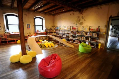  CAXIAS SO SUL, RS, BRASIL 19/12/2018O Instituto Quindim foi inaugurado no fim de novembro e conta com mais de 5 mil livros voltados ao público infanto-juvenil. Todos estão à disposição do público.Público: crianças, jovens e adultos de todas as idades. Como o instituto conta com equipe, os pais podem deixar as crianças e depois buscá-las. (Felipe Nyland/Agência RBS)