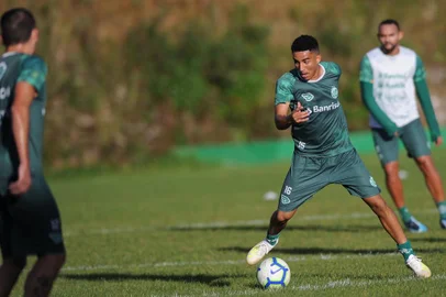  CAXIAS DO SUL, RS, BRASIL, 20/05/2019. Treino do Juventude n o CT. O Ju está se preparando para enfrentar o Grêmio, na próxima quarta-feira, pelas oitavas-de-final da Copa do Brasil 2019. Na foto, volante Christian. (Marcelo Casagrande/Agência RBS)