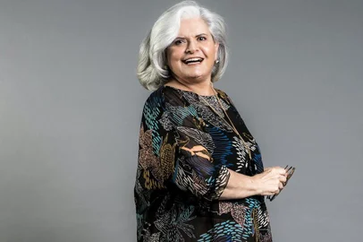  Jussara Freire é a Nilda de A Dona do Pedaço.