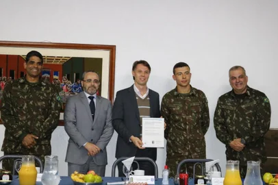 3º Grupo de Artilharia Antiaérea (3º GAAAe), que tem sede em Caxias do Sul, recebeu o Certificado do Sistema de Gestão ISO 9001:2015 na execução da manutenção preventiva e corretiva das viaturas operacionais e administrativas.
