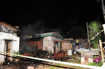  CAXIAS DO SUL, RS, BRASIL, 03/06/2019. Incêndio em residência na rua Claudiomar da Cruz, no bairro Mariani. (Porthus Junior/Agência RBS)