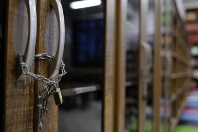  CAXIAS DO SUL, RS, BRASIL (20/05/2019)Remanejo de professores da rede estadual impacta atendimento da biblioteca na escola Santa Catarina. Na foto, Diretor Genor Zuanazzi Urio.(Antonio Valiente/Agência RBS)