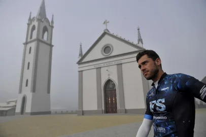  CAXIAS DO SUL, RS, BRASIL, 04/06/2019O caxiense Vinícius Silvestrim está classificado para o mundial de Iroman, que ocorre em outubro, no Hawaii. Ele é o primeiro amador da cidade a se classificar para esta competição. (Lucas Amorelli/Agência RBS)