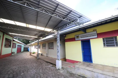  CAXIAS DO SUL, RS, BRASIL, 05/06/2019. Alunos da Escola Municipal Professora Arlinda Lauer Manfro estão tendo aula em capela mortuária  na localidade de São João da 4ª Légua, em Galópolis. A transferência é por causa da necessidade de uma reforma no prédio do colégio. (Porthus Junior/Agência RBS)