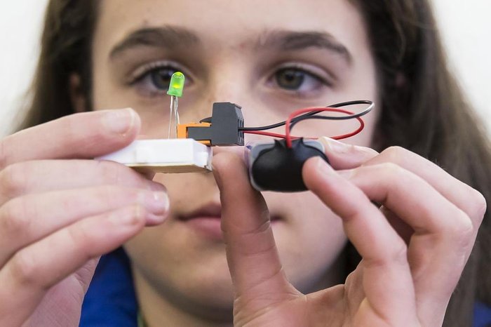 Estudante cria clube de programação para meninas - Instituto de