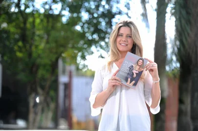  CAXIAS DO SUL, RS, BRASIL 07/12/2017Daiana Garbin apresenta o livro Fazendo as Pazes com o Corpo. (Felipe Nyland/Agência RBS)