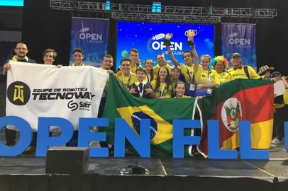 Dentre 66 equipes, de 25 países, a Equipe Robótica Tecnoway destacou-se no torneio de robótica Plan Ceibal FLL Open International, conquistando o 2º Lugar Champions Award e 1° Lugar na Performance do Robô