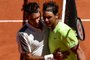  Spains Rafael Nadal (R) hugs Switzerlands Roger Federer (L) after winning their mens singles semi-final match on day 13 of The Roland Garros 2019 French Open tennis tournament in Paris on June 7, 2019. (Photo by Philippe LOPEZ / AFP)Editoria: SPOLocal: ParisIndexador: PHILIPPE LOPEZSecao: tennisFonte: AFPFotógrafo: STF