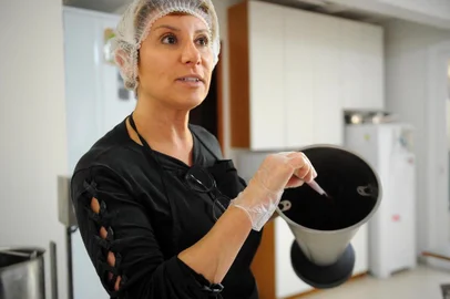  CAXIAS DO SUL, RS, BRASIL 17/04/2019Ana Rúbia Ruzzarin, dona da chocolataria Negro Doce, em Caxias. Ela produz chocolate Bean to bar e foi premiada em 2018. (Felipe Nyland/Agência RBS)