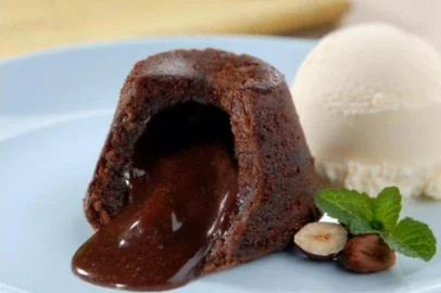 Petit Gateau com avelãs; blog água na boca