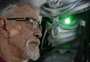 Alien x Predador: lavagem de carros vira "museu" de personagens criados com sucata em Porto Alegre