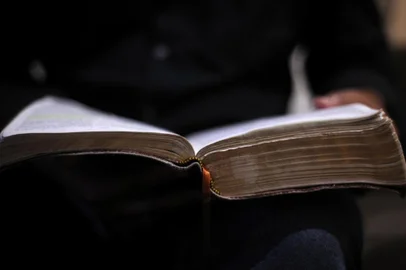  CAXIAS DO SUL, RS, BRASIL, 16/04/2019 - Reportagem sobre a simbologia da Páscoa para a revista Almanaque. NA FOTO: Pastor Adriano Corrêa, 43 anos, formado em Teologia pelo ETAD, pastor da igreja Batista Nacional. (Marcelo Casagrande/Agência RBS)