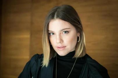  Dalila ( Alice Wegmann ), órfãos da terra