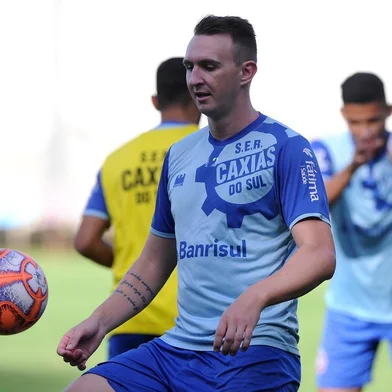  CAXIAS DO SUL, RS, BRASIL (29/03/2019)Treino do SER Caxias no Estádio Centenário em Caxias do Sul. Na foto, zagueiro Jean. (Antonio Valiente/Agência RBS)