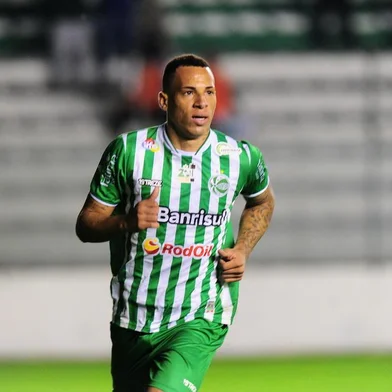 CAXIAS DO SUL, RS, BRASIL, 01/06/2019. Juventude x Atlético-AC, jogo válido pela 6ª rodada da série C do Campeonato Brasileiro e realizado no estádio Alfredo Jaconi. Comemorção do segundo gol do Juventude marcado por Breno.  (Porthus Junior/Agência RBS)