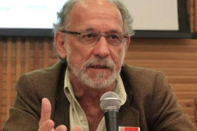 Há grande ceticismo sobre a possibilidade de aprovar a reforma da Previdência em ano eleitoral. José Márcio Camargo, professor da PUC do Rio de Janeiro e economista da Opus Gestão de Recursos, desafia essa descrença. Lembra que a mais recente mudança foi feita em 1998, ano de eleição e crise econômica. Pesquisador de economia do trabalho, pobreza e desigualdade, converteu-se em um dos principais analistas da questão da Previdência, por avaliar que o sistema atual se tornou insustentável. 